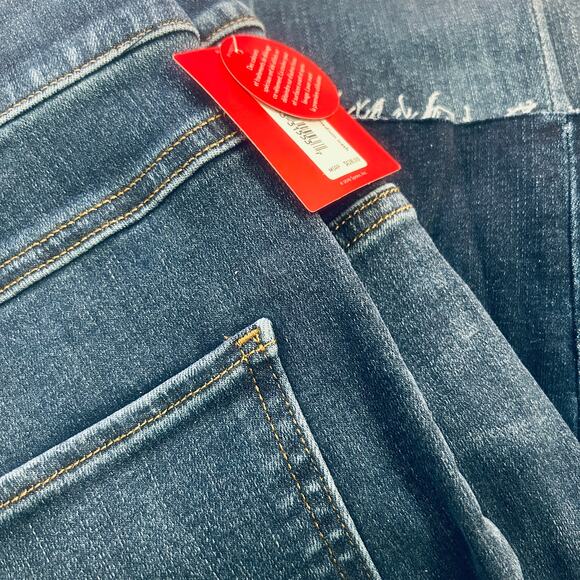 NEW Spanx Cropped Flare Raw Hem Jeans 2-Toned Medium Dark Wash Minimalist Small - Picture 3 of 10